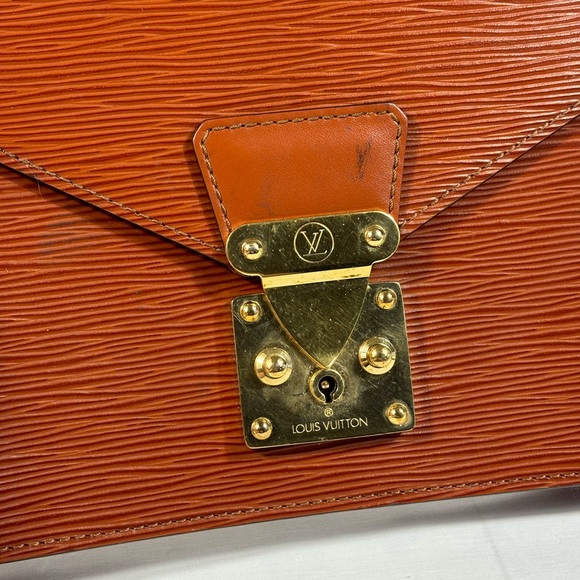 Louis Vuitton Sellier Dragonne Epi Clutch Sold - Picture 3 of 16